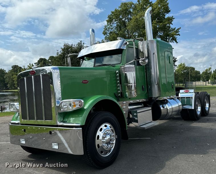 2021 Peterbilt  389 semi truck - NQ9676