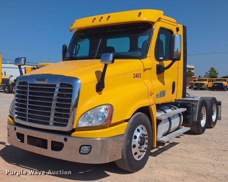 2018 Freightliner  Cascadia 125 semi truck - NW9622