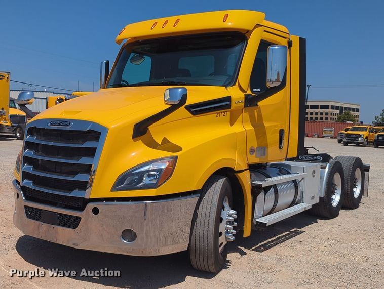 2021 Freightliner Cascadia 126 semi truck - NW9629