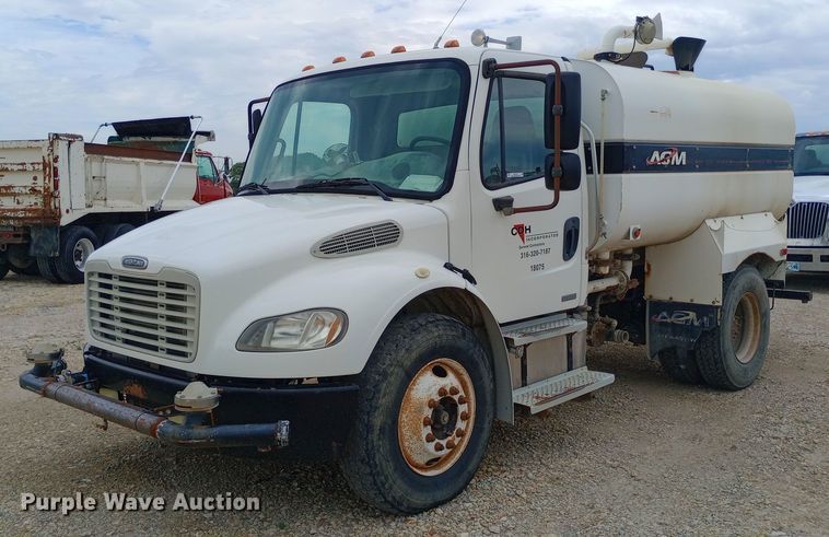 2005 Freightliner Business Class M2 water truck - NY9316