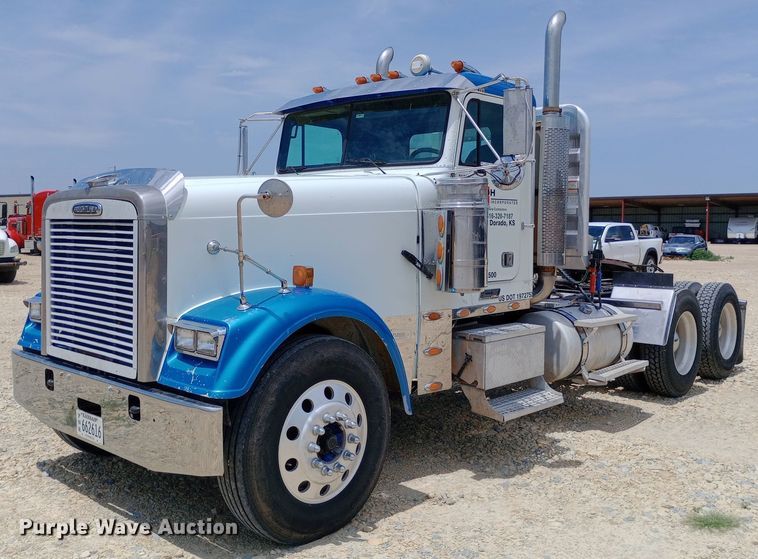 2007 Freightliner  FLD132 Classic XL semi truck - NY9336
