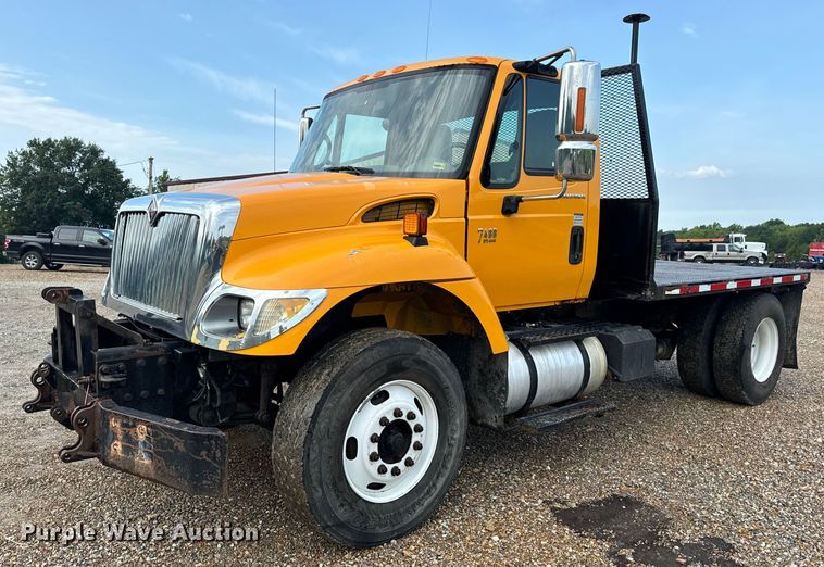 2006 International  7400 flatbed truck - OF9789