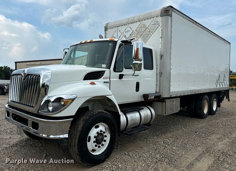 2009 International  WorkStar 7500 box truck - OF9790