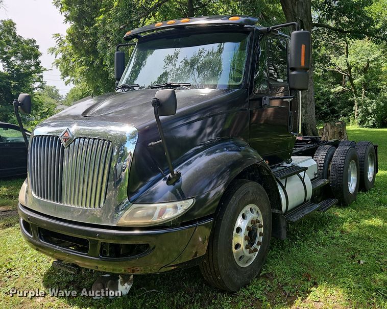 2010 International  8600 SBA 6x4 semi truck - OJ9744