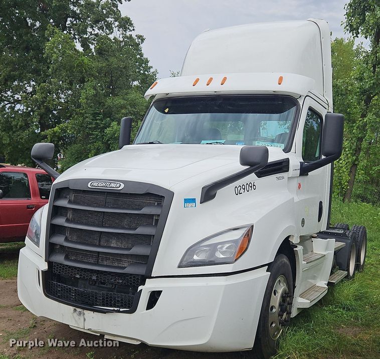 2019 Freightliner  Cascadia  semi truck - OK9967