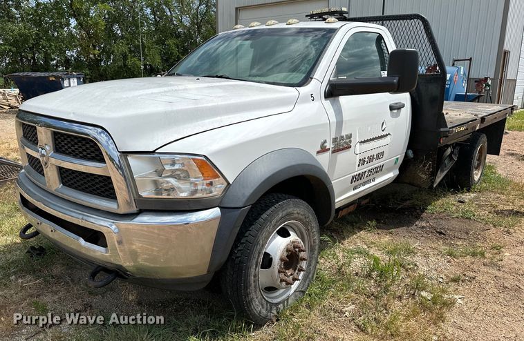 2014 Dodge Ram 4500HD flatbed truck - DR0962