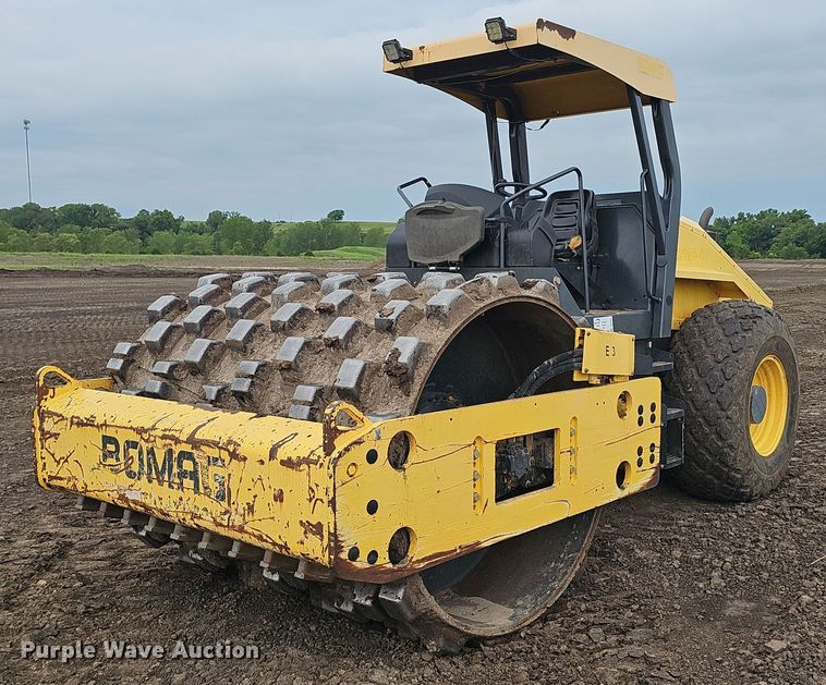 2011 Bomag BW 211D-40 single drum vibratory roller - DS4637