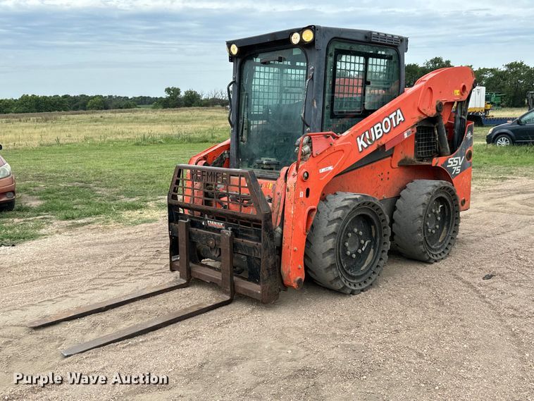 2016 Kubota SSV75 skid steer loader - MU9999