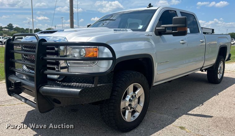 2017 GMC Sierra 2500HD Crew Cab pickup truck - DO6614