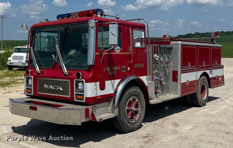 1983 Mack 600 MC600 pumper fire truck - DP8434