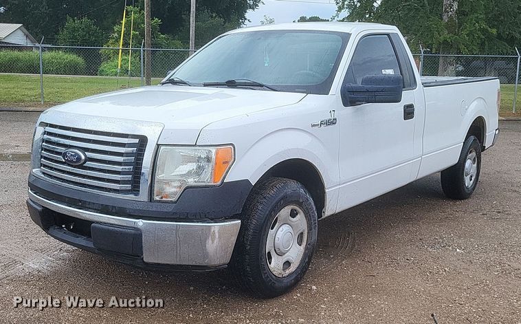 2009 Ford  F150 pickup truck - DR4898