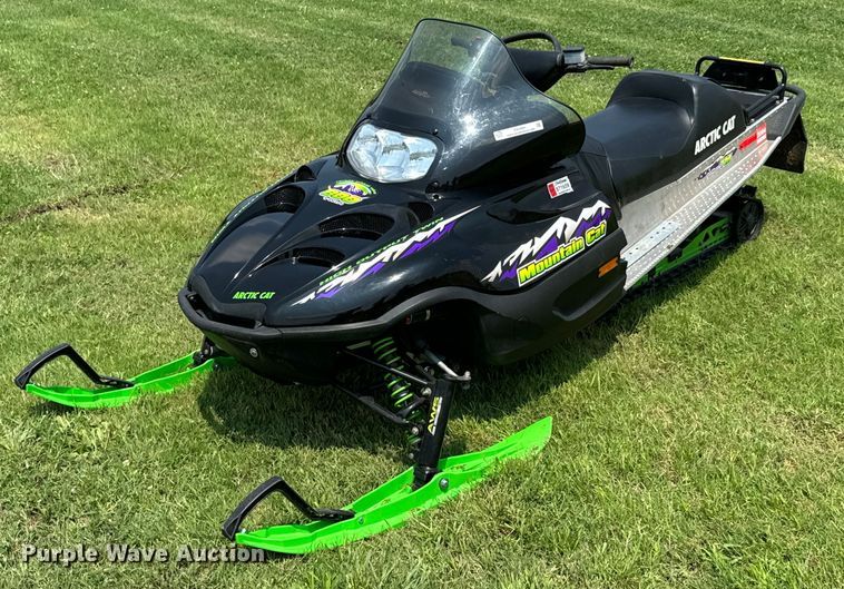 2001 Arctic Cat Mountain Cat snowmobile - DX0991