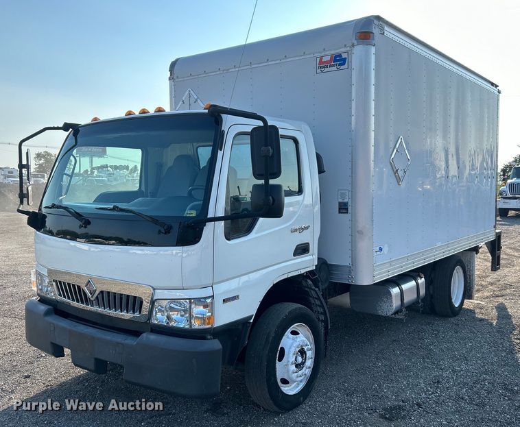 2010 International CF600 box truck - EG0814