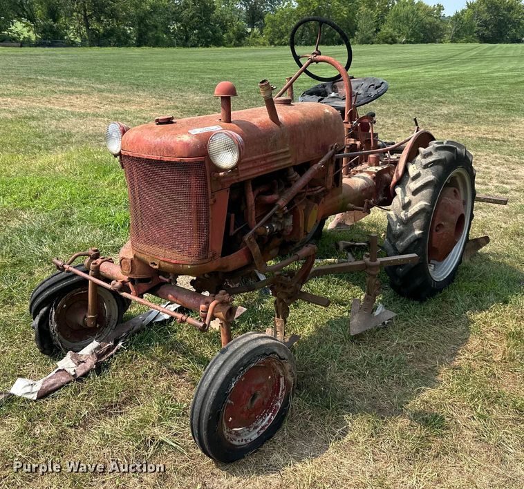 Farmall  Cub tractor - EJ6403