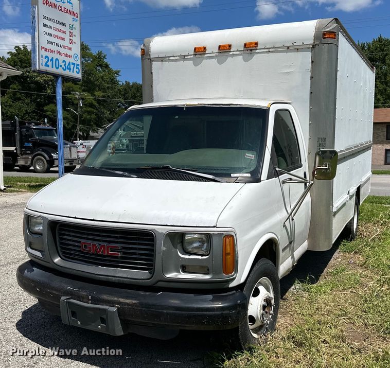 1999 GMC 3500 box truck - EJ7083
