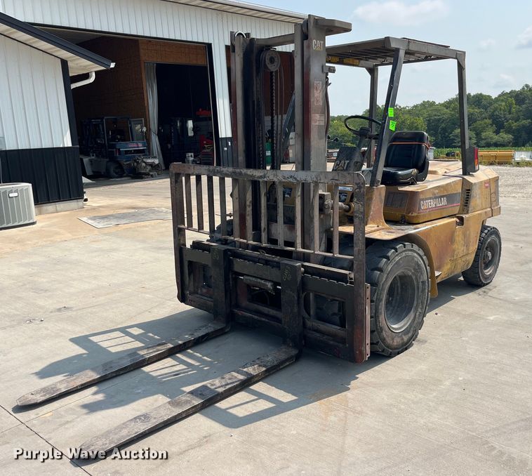 Caterpillar  DP40 forklift - EK8851