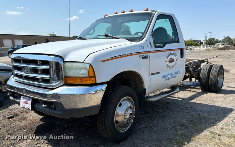 1999 Ford F450 Super Duty truck cab and chassis - LF9844