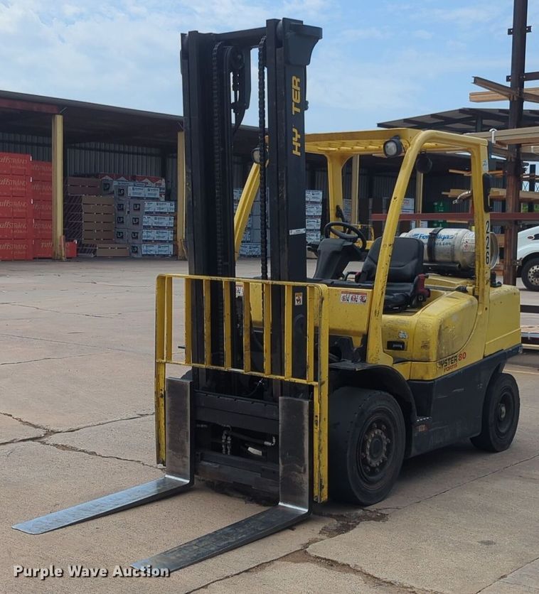 2015 Hyster H80FT forklift - NW9662