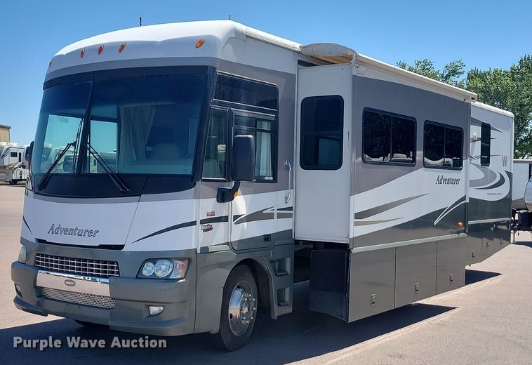 2006 Winnebago Adventurer 35A RV - NZ9932