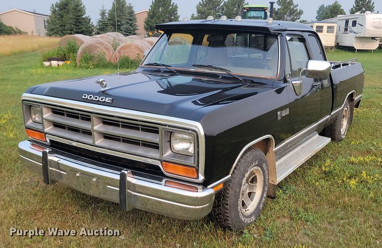 1990 Dodge D150 pickup truck - OD9629