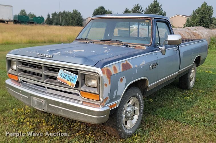 1989 Dodge W250 pickup truck - OD9630