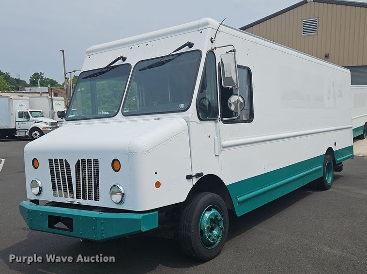 2012 Workhorse  W62 delivery truck - OJ9783