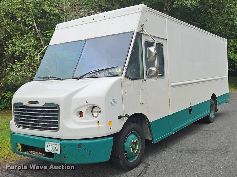 2015 Freightliner  MT45 delivery truck - OJ9785
