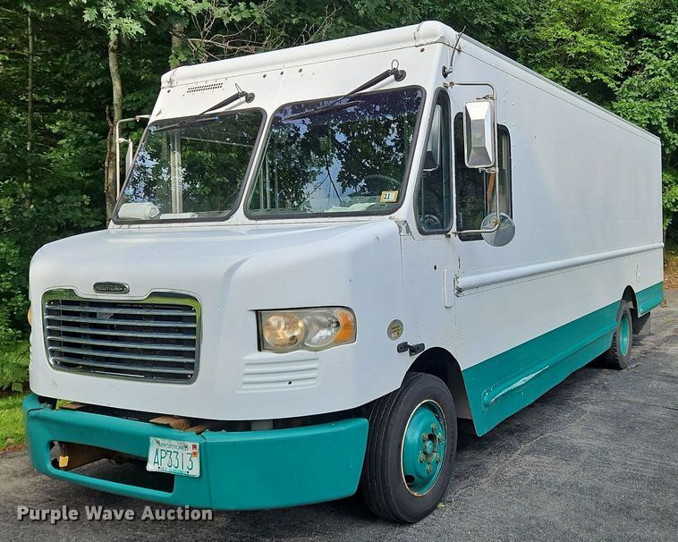 2011 Freightliner  MT45 delivery truck - OJ9786