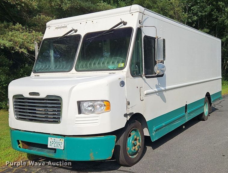 2010 Freightliner  MT45 delivery truck - OJ9787