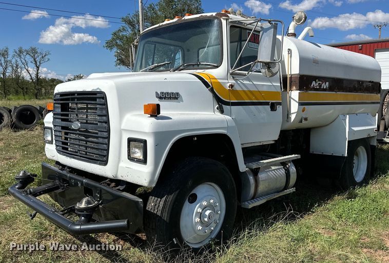 1994 Ford LN8000 water truck - DK6703