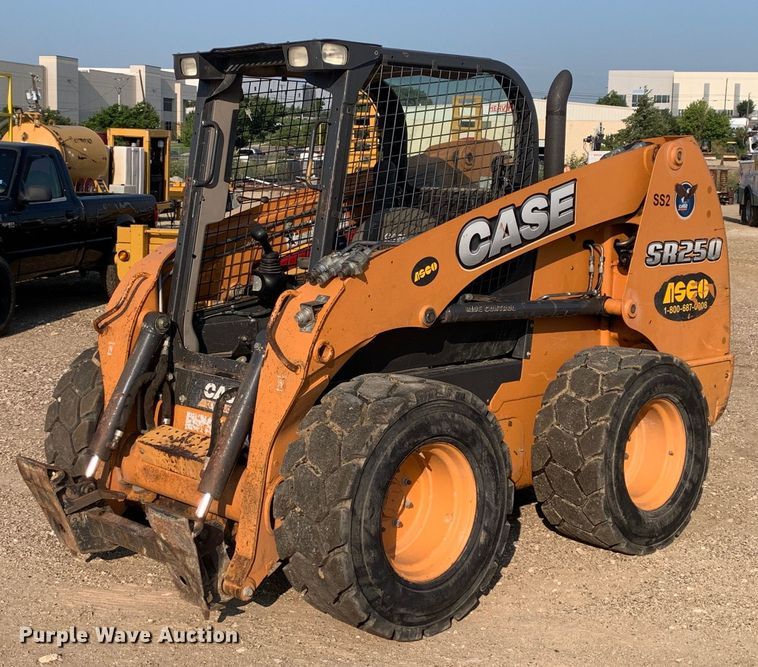 2013 Case SR250 skid steer loader - DM1749