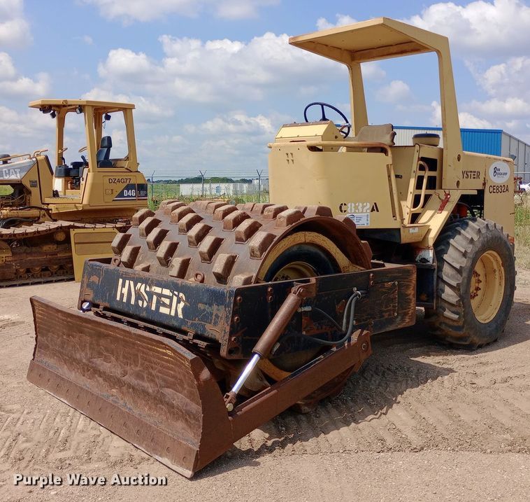 1988 Hyster C-832-A single drum roller - DP1278