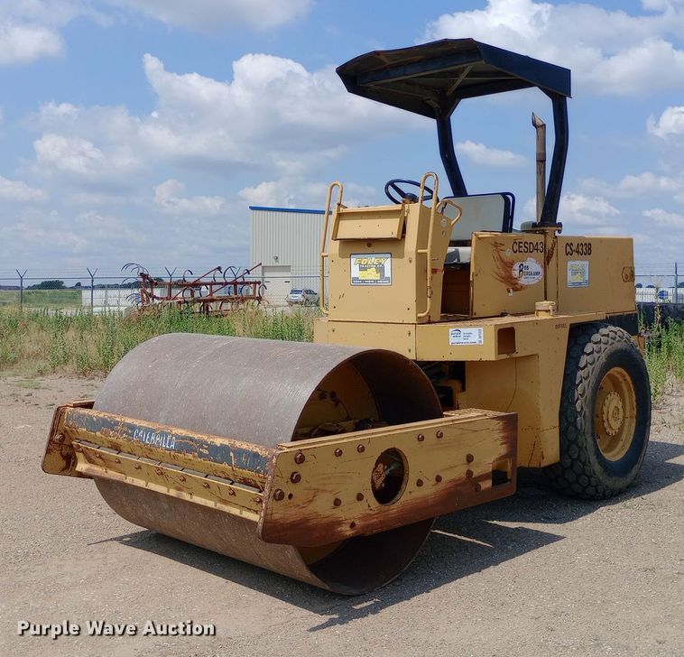 1992 Caterpillar CS-433B single drum vibratory roller - DP1279