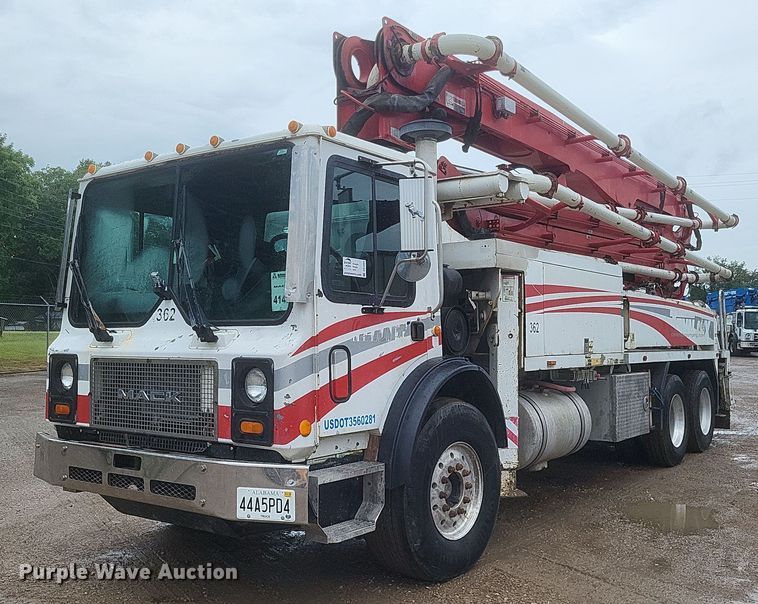 2007 Mack MR600 concrete pump truck - DR4899