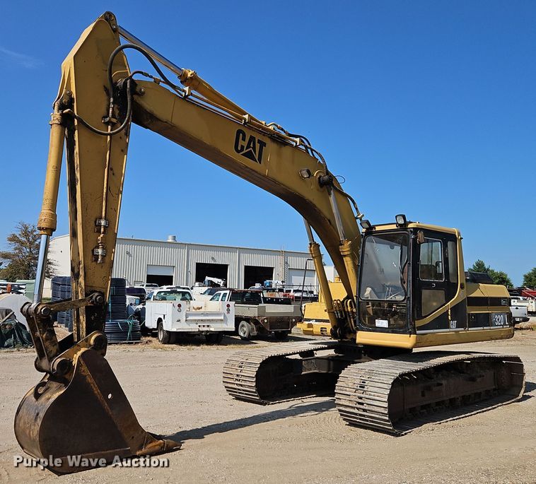 1992 Caterpillar  320L excavator - DR8715