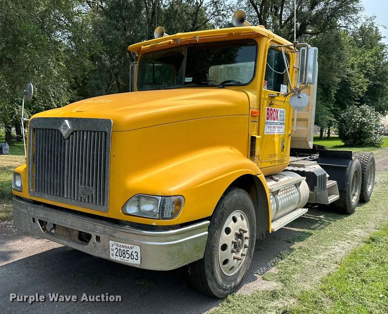 1999 International 9400 semi truck - DS4208