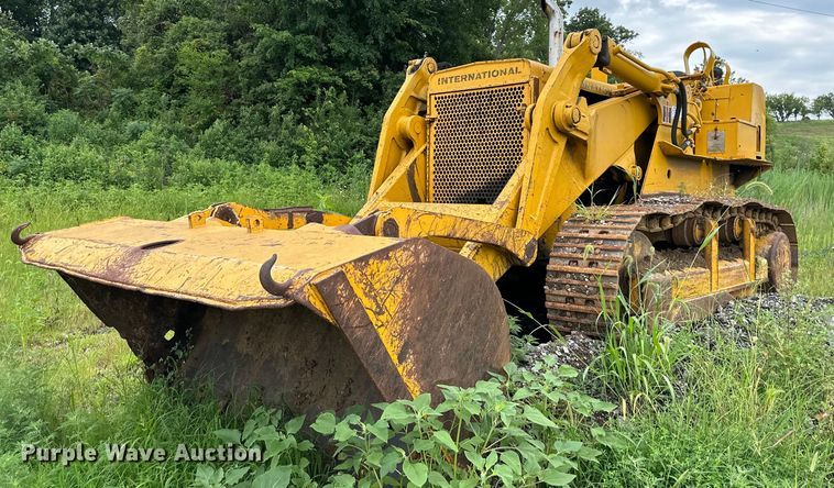 International Harvester  250 track loader - DS4211