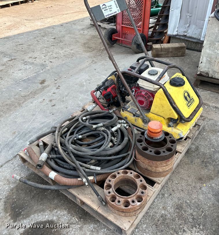 Wacker Neuson plate compactor - DS4216