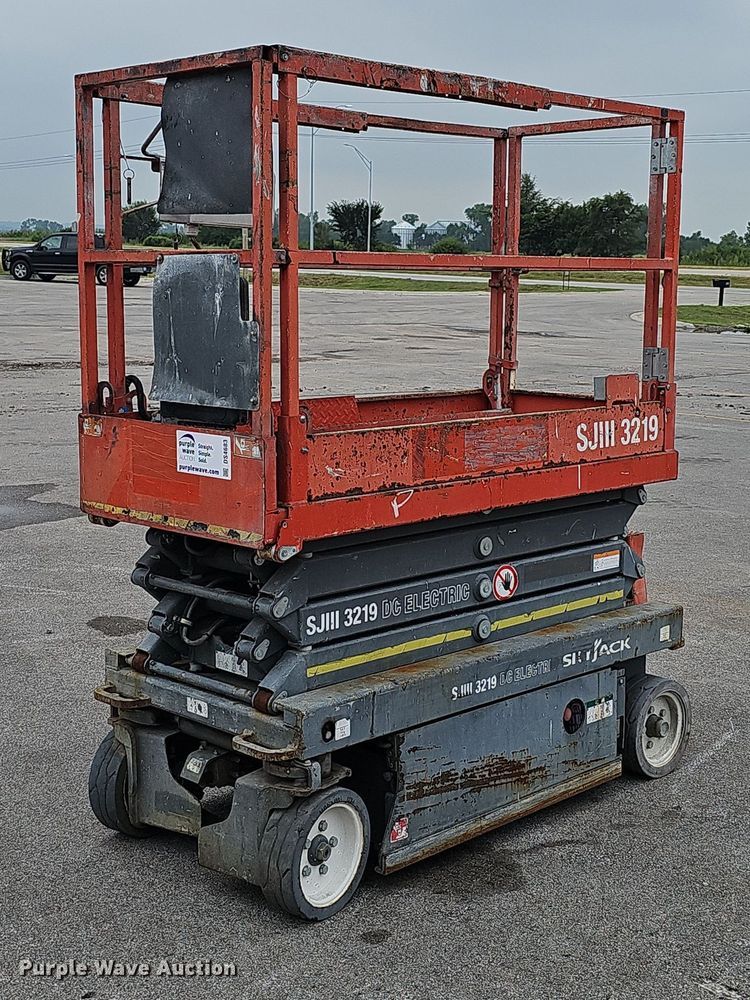 Skyjack SJIII 3219 Scissor or Vertical Lift For Sale | Purple Wave