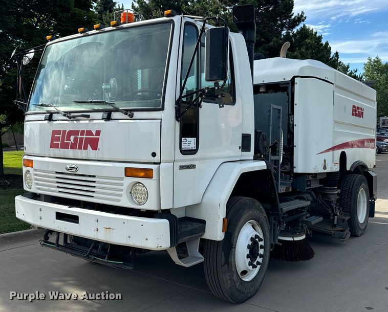 2004 Sterling  SC8000 street sweeper truck - DV5779