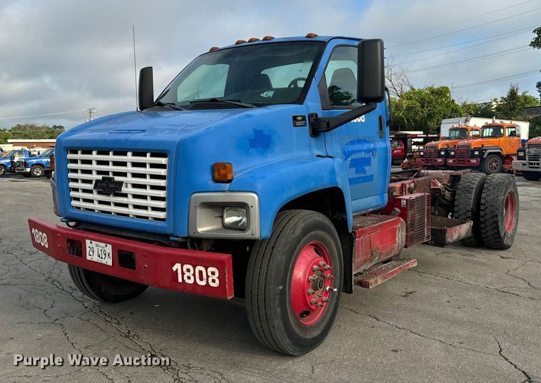 2005 Chevrolet  C8500 truck cab and chassis - DV5790