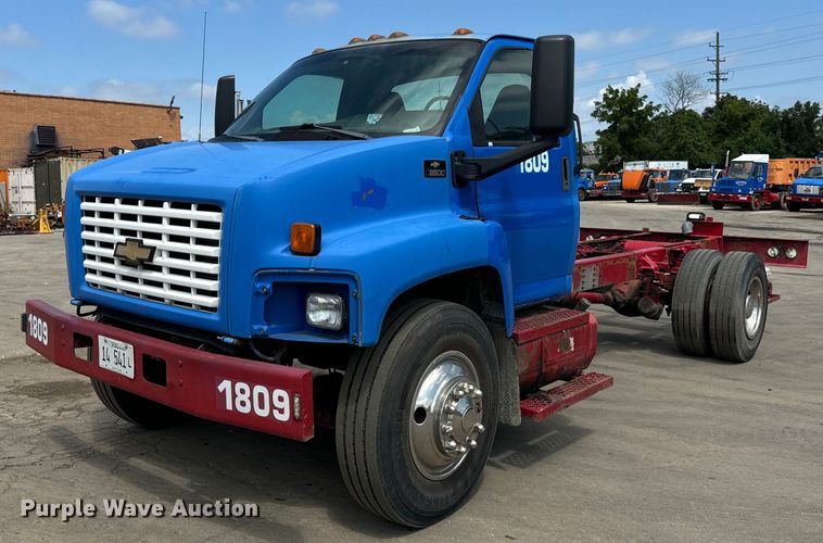 2005 Chevrolet  C8500 truck cab and chassis - DV5803