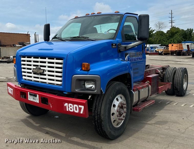 2005 Chevrolet  C8500 truck cab and chassis - DV5806