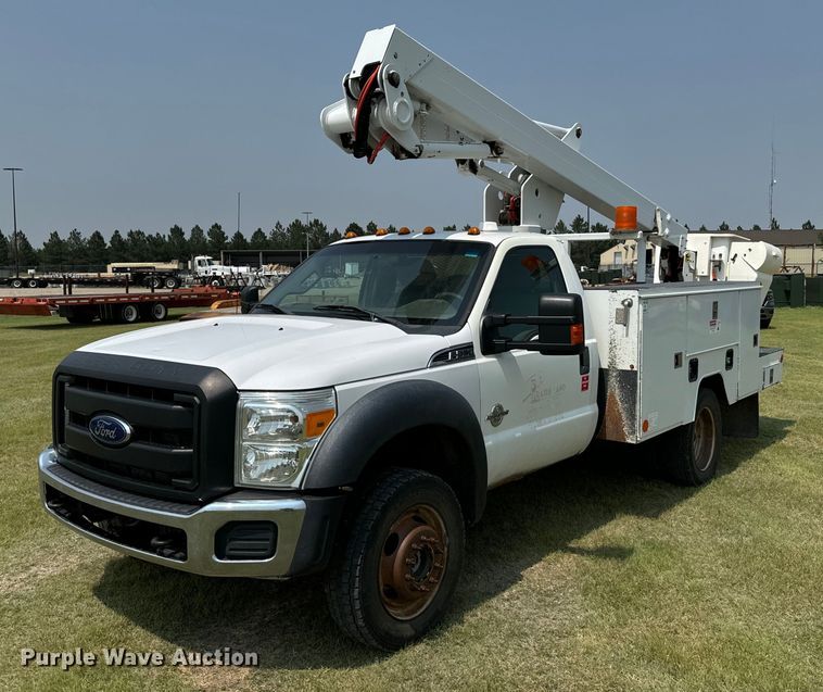 2013 Ford  F550 Super Duty XLT bucket truck - DX3488