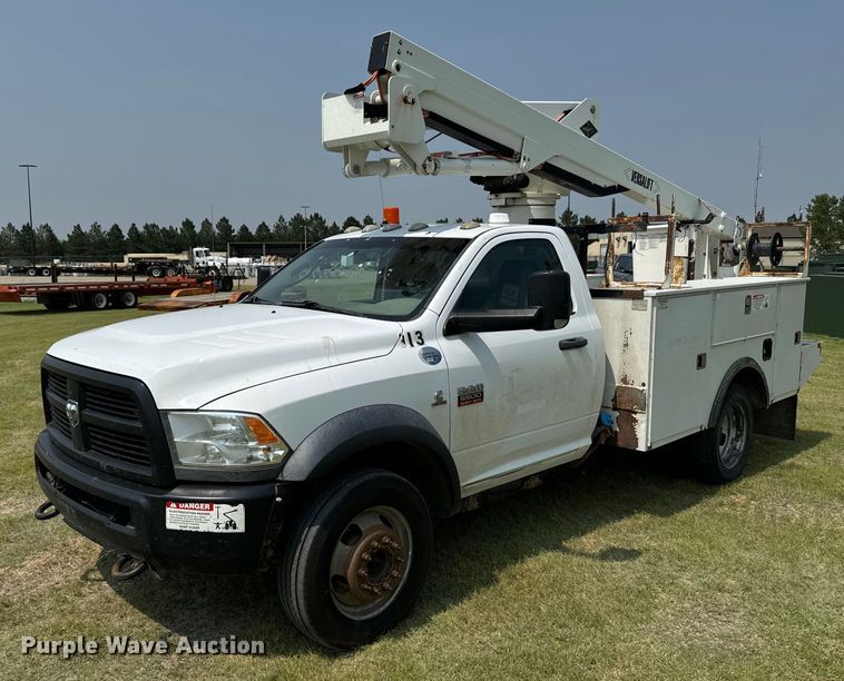 2012 Dodge Ram 5500HD bucket truck - DX3490