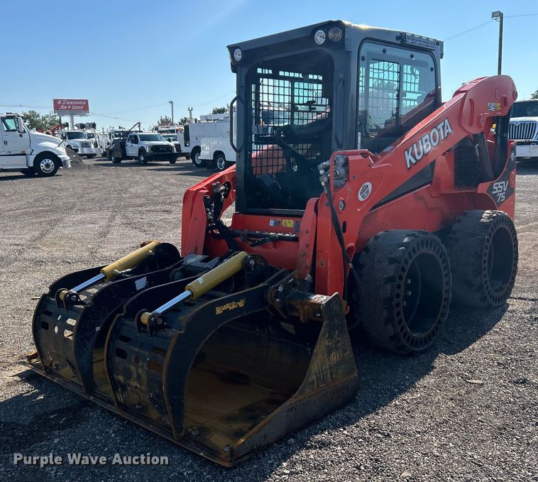 2018 Kubota  SSV75 skid steer loader - EG0855