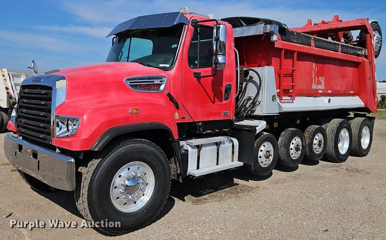 2012 Freightliner  114SD dump truck - EI3988