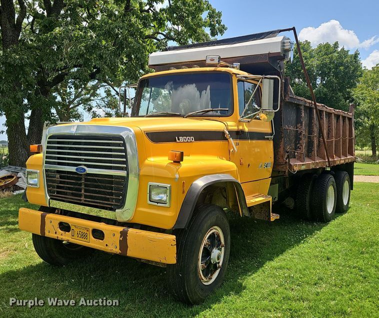 1987 Ford  8000 dump truck - EJ5809