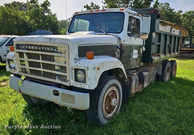 1986 International  F2574 dump truck - EJ5826
