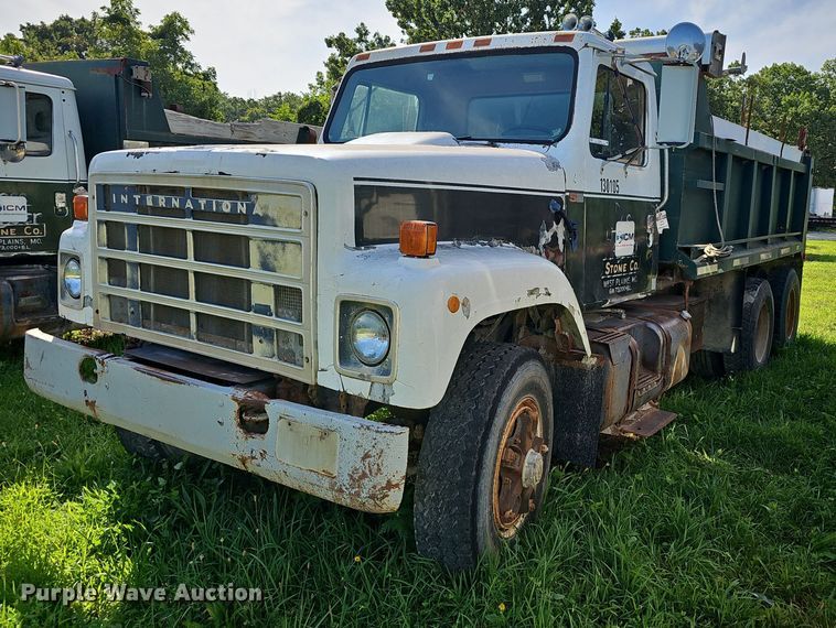 1986 International  F2574 dump truck - EJ5827